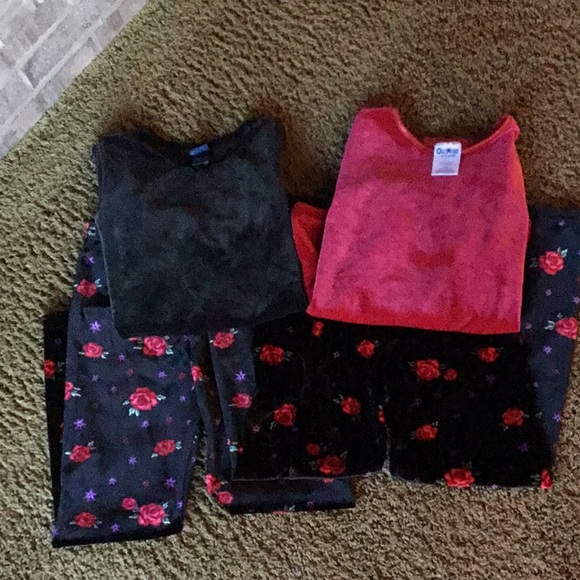 OshKosh B'gosh Other - OshKosh girls velour sets